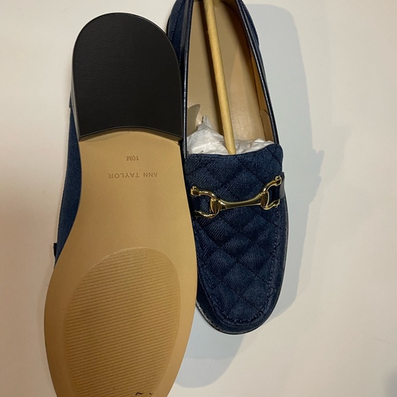 Ann Taylor Horsebit Chain Quilted Denim Loafers Size 10 Dark Denim Blue NIB - Picture 2 of 5